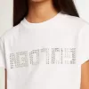 Camiseta blanca con letras doradas en cristales en el centro Camiseta blanca con letras doradas en cristales en el centro