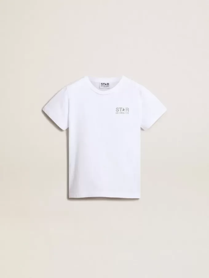 Camiseta blanca con logotipo plateado en contraste en la parte delantera Camiseta blanca con logotipo plateado en contraste en la parte delantera