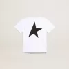 Camiseta blanca con logotipo y estrella negros en contraste Camiseta blanca con logotipo y estrella negros en contraste