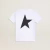 Camiseta blanca con logotipo y estrella negros en contraste Camiseta blanca con logotipo y estrella negros en contraste