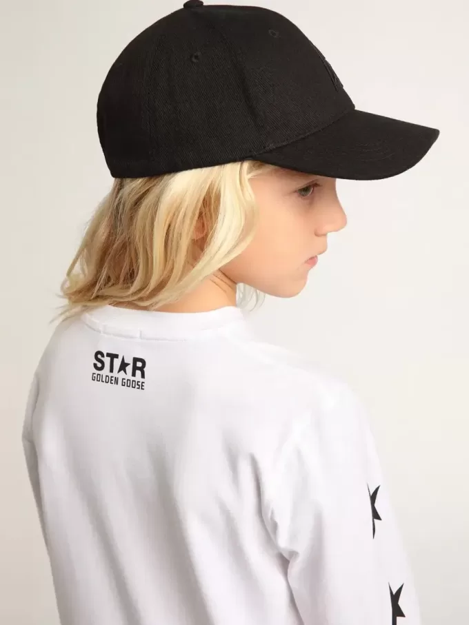 Camiseta blanca de manga larga con estrellas negras en contraste