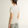 Camiseta blanca de mujer con estampado en la parte delantera Camiseta blanca de mujer con estampado en la parte delantera