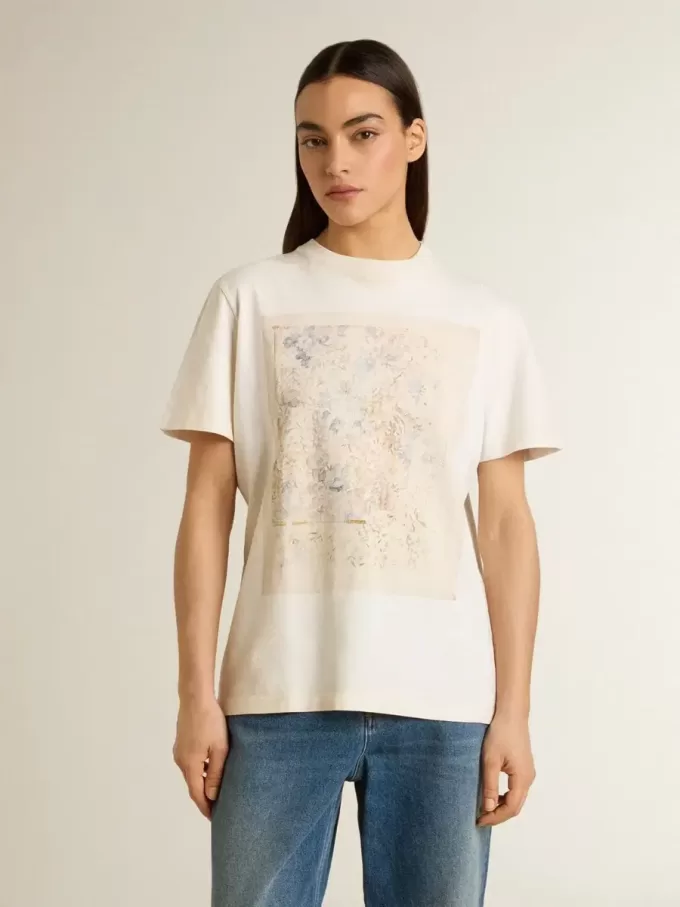 Camiseta blanca de mujer con estampado floral Camiseta blanca de mujer con estampado floral