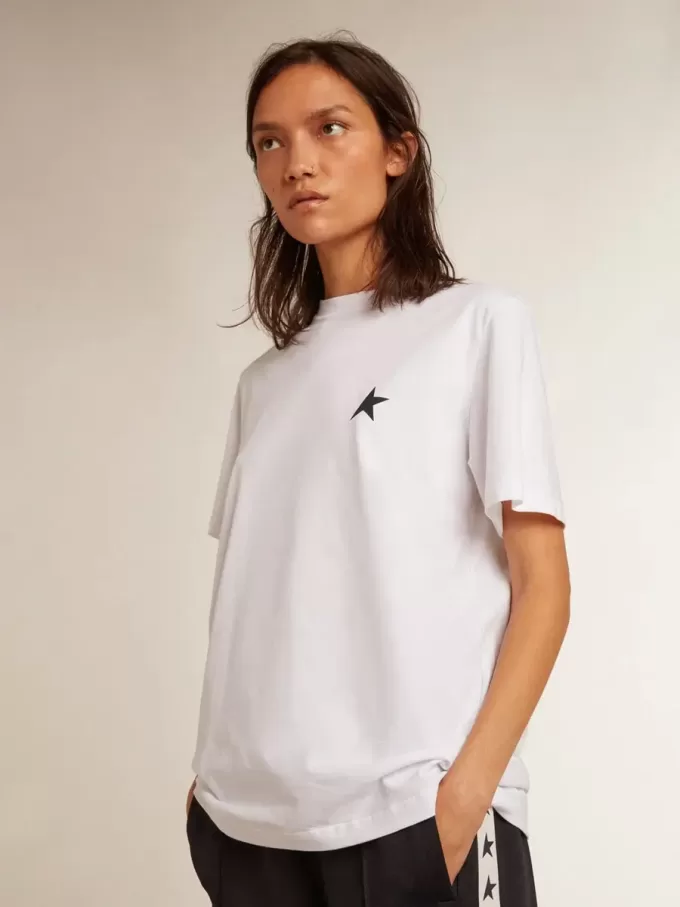 Camiseta blanca de mujer con estrella azul oscuro en la parte delantera Camiseta blanca de mujer con estrella azul oscuro en la parte delantera