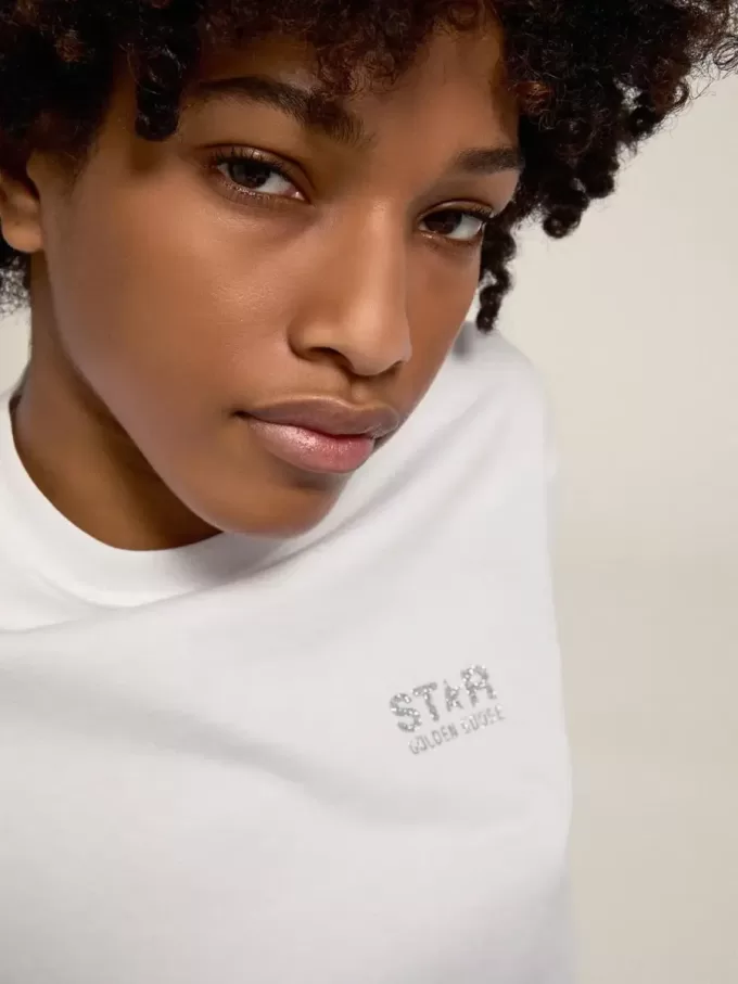 Camiseta blanca de mujer con logotipo y estrella plateados brillantes Camiseta blanca de mujer con logotipo y estrella plateados brillantes