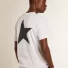 Camiseta blanca para hombre con estrella azul oscuro en la espalda Camiseta blanca para hombre con estrella azul oscuro en la espalda