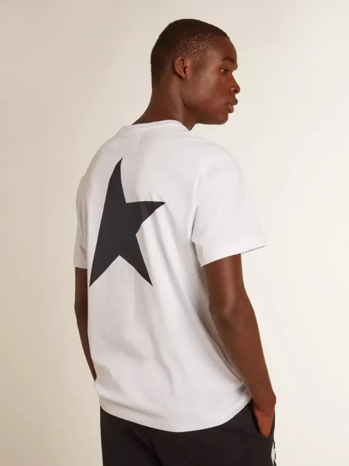 Camiseta blanca para hombre con estrella azul oscuro en la espalda Camiseta blanca para hombre con estrella azul oscuro en la espalda