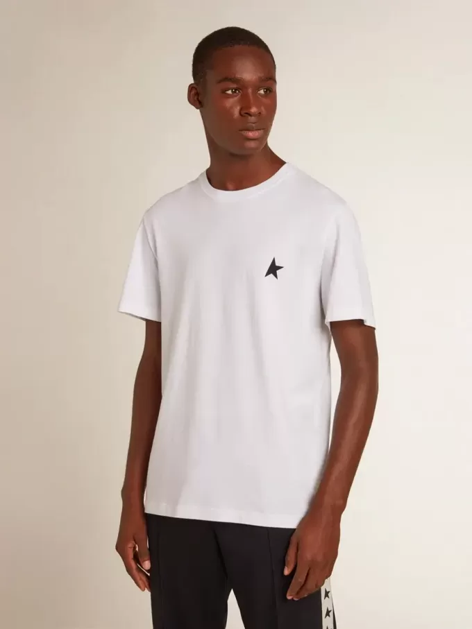 Camiseta blanca para hombre con estrella azul oscuro en la parte delantera Camiseta blanca para hombre con estrella azul oscuro en la parte delantera