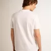 Camiseta blanca para hombre con estrella plateada brillante en la parte delantera. Camiseta blanca para hombre con estrella plateada brillante en la parte delantera.