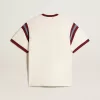 Camiseta blanca para hombre con letras burdeos en la parte delantera Camiseta blanca para hombre con letras burdeos en la parte delantera