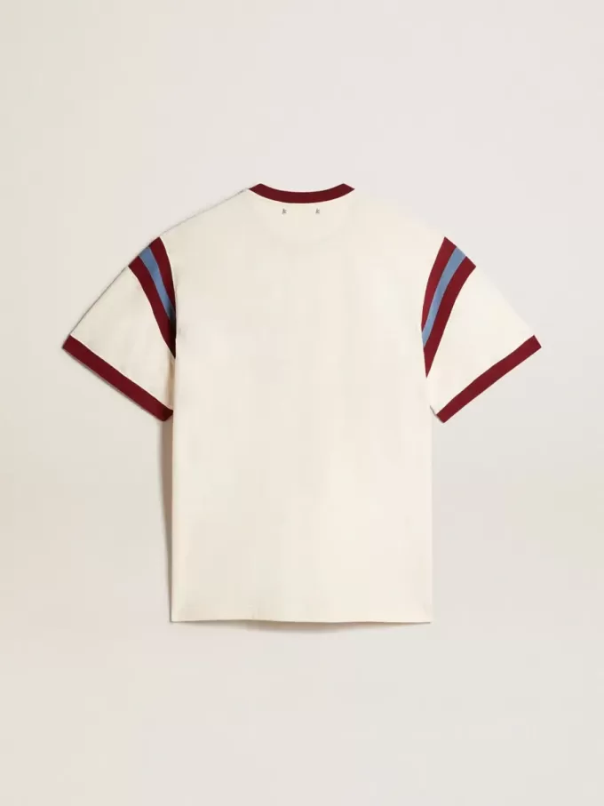 Camiseta blanca para hombre con letras burdeos en la parte delantera Camiseta blanca para hombre con letras burdeos en la parte delantera