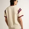 Camiseta blanca para hombre con letras burdeos en la parte delantera Camiseta blanca para hombre con letras burdeos en la parte delantera