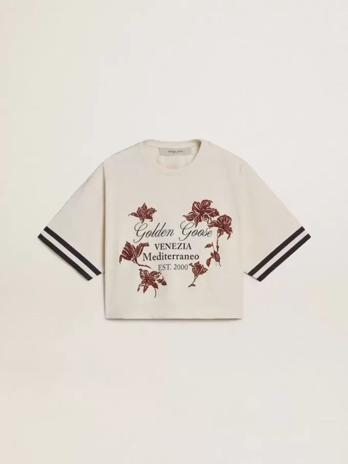Camiseta corta oversize para mujer en jersey blanco con bordados y estampado «Venezia Mediterraneo». Camiseta corta oversize para mujer en jersey blanco con bordados y estampado «Venezia Mediterraneo».