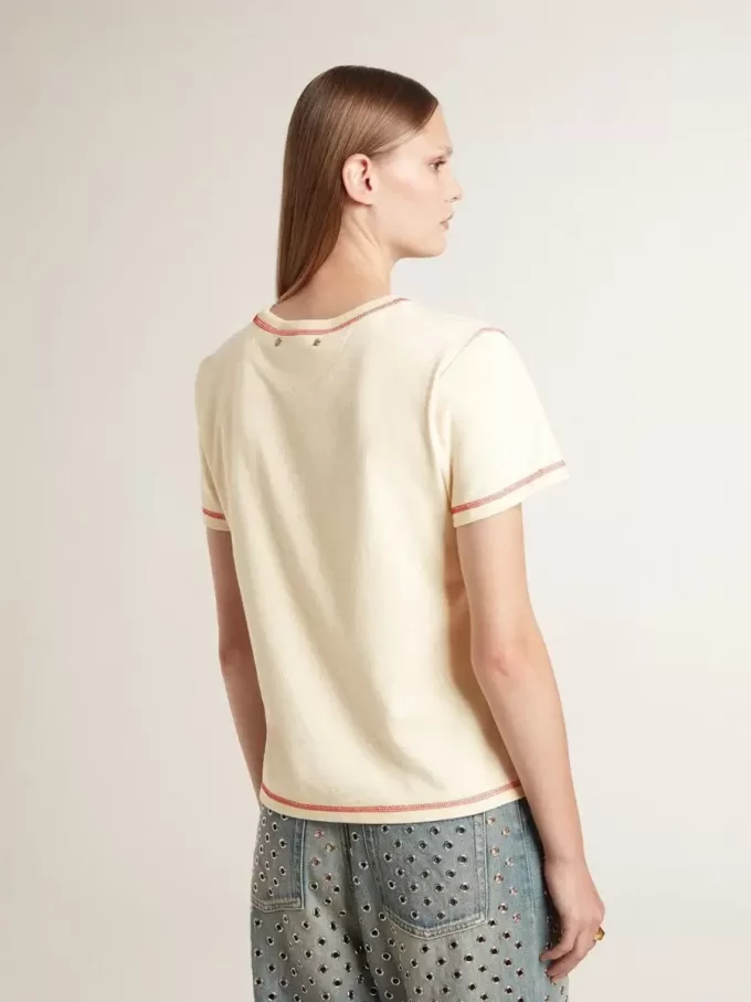 Camiseta crema para mujer con detalles en rojo descolorido