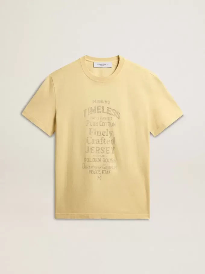 Camiseta de algodón para hombre en color amarillo pálido con letras descoloridas Camiseta de algodón para hombre en color amarillo pálido con letras descoloridas