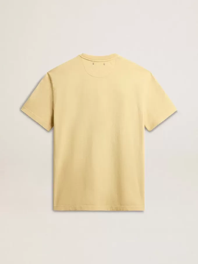 Camiseta de algodón para hombre en color amarillo pálido con letras descoloridas Camiseta de algodón para hombre en color amarillo pálido con letras descoloridas