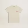 Camiseta de algodón para niña en blanco desgastado con bordado rojo en el pecho Camiseta de algodón para niña en blanco desgastado con bordado rojo en el pecho