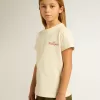 Camiseta de algodón para niña en blanco desgastado con bordado rojo en el pecho Camiseta de algodón para niña en blanco desgastado con bordado rojo en el pecho