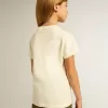 Camiseta de algodón para niña en blanco desgastado con bordado rojo en el pecho Camiseta de algodón para niña en blanco desgastado con bordado rojo en el pecho