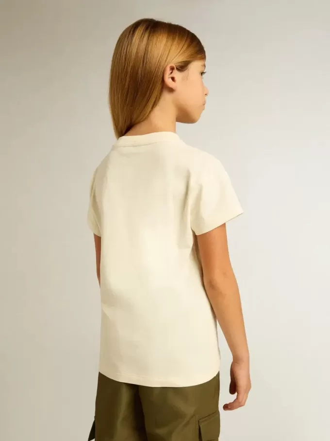 Camiseta de algodón para niña en blanco desgastado con bordado rojo en el pecho Camiseta de algodón para niña en blanco desgastado con bordado rojo en el pecho