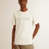 Camiseta de hombre en algodón blanco envejecido con estampado y bordado Camiseta de hombre en algodón blanco envejecido con estampado y bordado