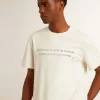 Camiseta de hombre en algodón blanco envejecido con estampado y bordado Camiseta de hombre en algodón blanco envejecido con estampado y bordado