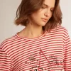 Camiseta de mujer con rayas blancas y rojas y bordado en la parte delantera Camiseta de mujer con rayas blancas y rojas y bordado en la parte delantera