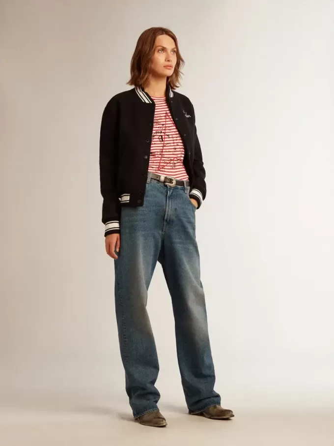 Camiseta de mujer con rayas blancas y rojas y bordado en la parte delantera Camiseta de mujer con rayas blancas y rojas y bordado en la parte delantera