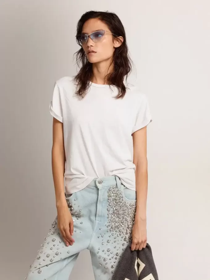 Camiseta de mujer de corte regular desgastada en color blanco Camiseta de mujer de corte regular desgastada en color blanco