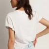 Camiseta de mujer de corte regular desgastada en color blanco Camiseta de mujer de corte regular desgastada en color blanco