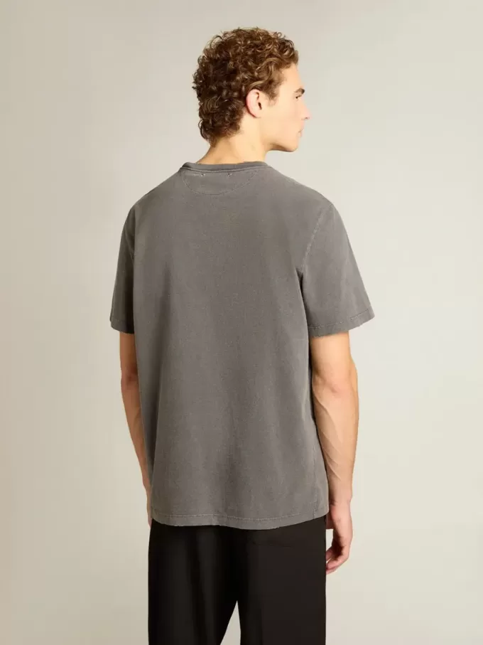 Camiseta gris antracita para hombre con tratamiento desgastado Camiseta gris antracita para hombre con tratamiento desgastado