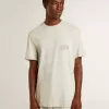 Camiseta gris para hombre con letras negras Camiseta gris para hombre con letras negras