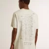 Camiseta gris para hombre con letras negras Camiseta gris para hombre con letras negras
