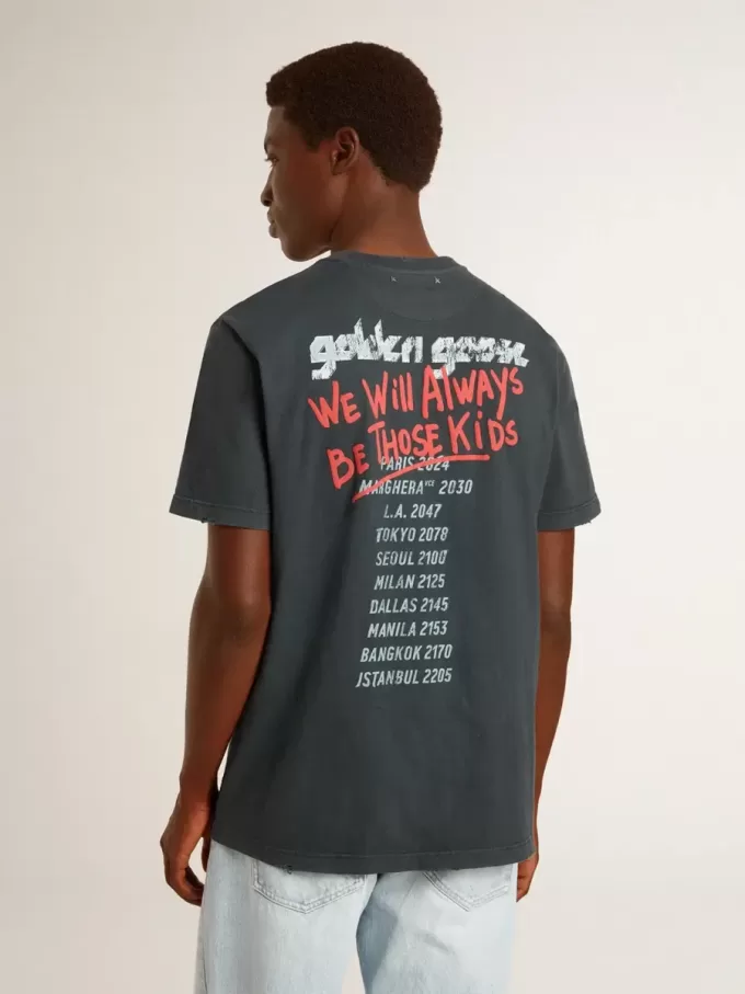 Camiseta negra con estampado multicolor Camiseta negra con estampado multicolor