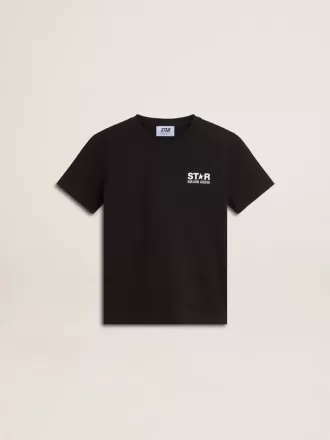 Camiseta negra con logotipo blanco en contraste en la parte delantera y estrella maxi en la espalda