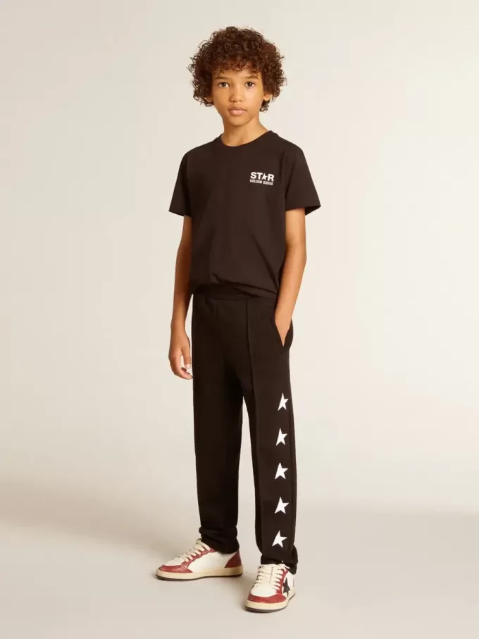 Camiseta negra con logotipo blanco en contraste en la parte delantera y estrella maxi en la espalda