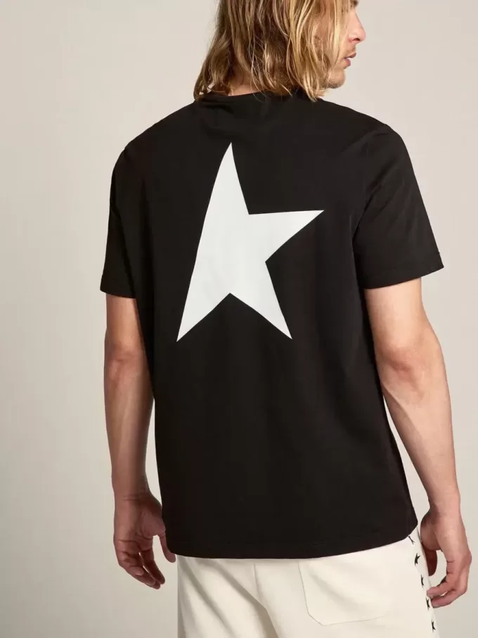 Camiseta negra para hombre con logotipo y estrella blancos en contraste Camiseta negra para hombre con logotipo y estrella blancos en contraste