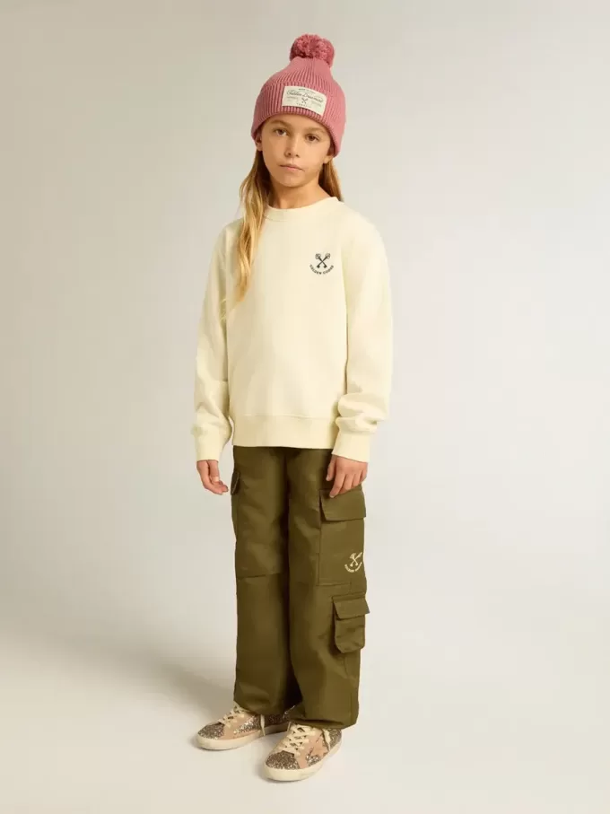 Camiseta para niña en blanco desgastado con bordado en la parte delantera y estampado en la espalda Camiseta para niña en blanco desgastado con bordado en la parte delantera y estampado en la espalda