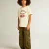 Camiseta para niño en blanco desgastado con letras multicolor Camiseta para niño en blanco desgastado con letras multicolor