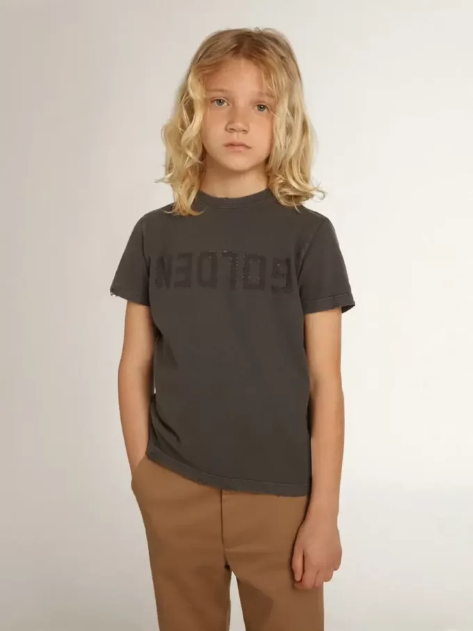 Camiseta para niño en color gris con tratamiento desgastado Camiseta para niño en color gris con tratamiento desgastado