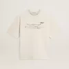 Camiseta unisex desgastada en color blanco con letras estampadas Camiseta unisex desgastada en color blanco con letras estampadas