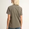 Camiseta verde oliva de corte regular con letras doradas en la parte delantera Camiseta verde oliva de corte regular con letras doradas en la parte delantera