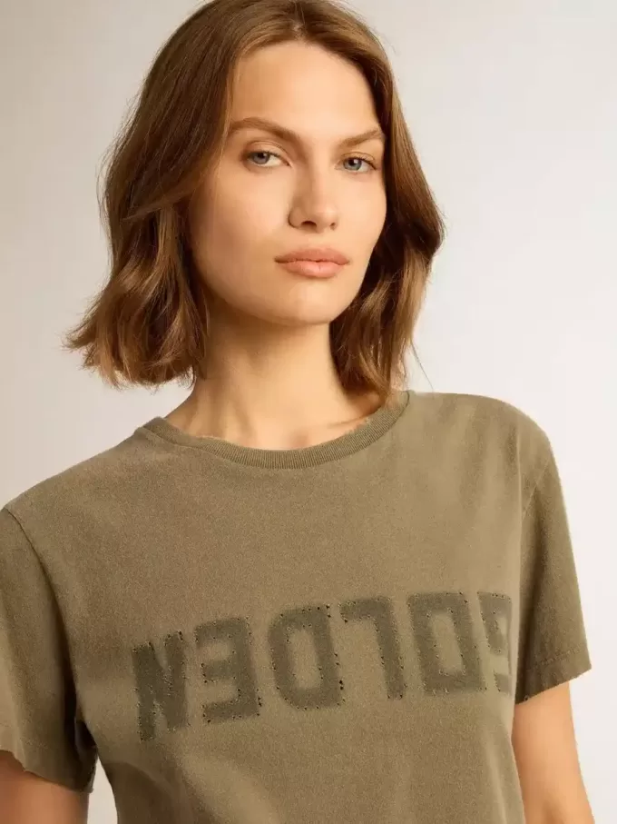 Camiseta verde oliva para mujer con letras doradas Camiseta verde oliva para mujer con letras doradas
