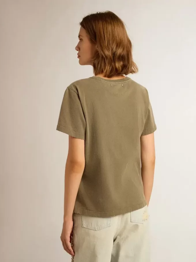 Camiseta verde oliva para mujer con letras doradas Camiseta verde oliva para mujer con letras doradas