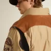 Cazadora bomber beige con detalles de cuero y parches Cazadora bomber beige con detalles de cuero y parches
