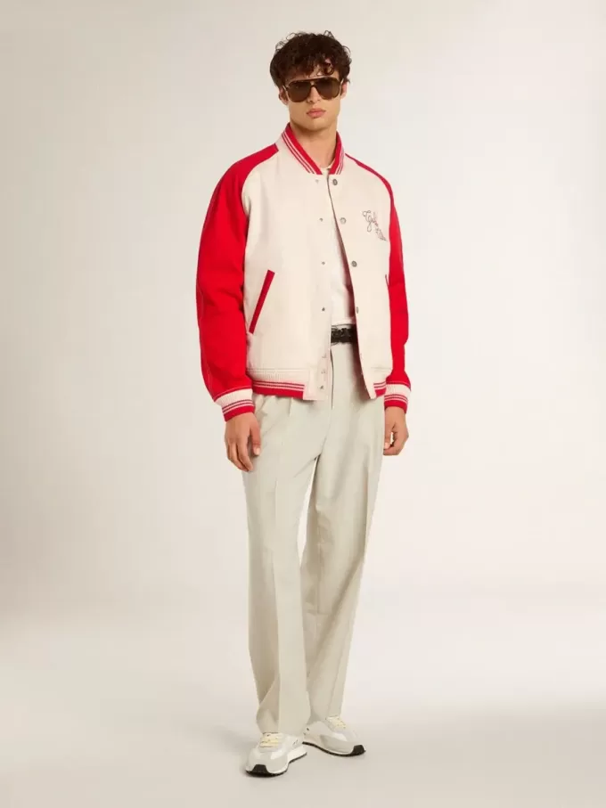 Cazadora bomber en blanco desgastado y rojo con bordados Cazadora bomber en blanco desgastado y rojo con bordados