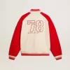 Cazadora bomber en blanco desgastado y rojo con bordados Cazadora bomber en blanco desgastado y rojo con bordados