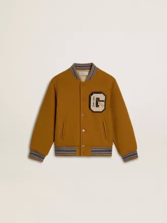 Cazadora bomber infantil de lana en color amarillo ocre con parche Cazadora bomber infantil de lana en color amarillo ocre con parche