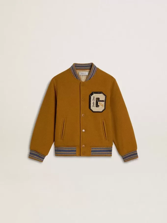 Cazadora bomber infantil de lana en color amarillo ocre con parche Cazadora bomber infantil de lana en color amarillo ocre con parche