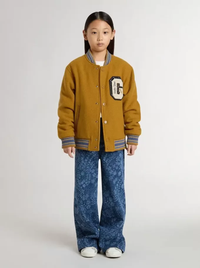 Cazadora bomber infantil de lana en color amarillo ocre con parche Cazadora bomber infantil de lana en color amarillo ocre con parche